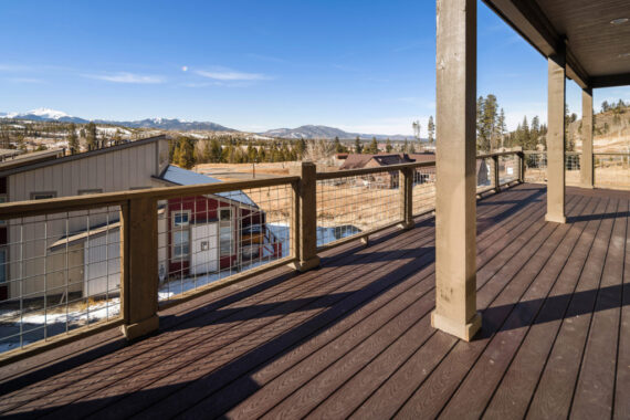 Moosehorn Downhill Cabin patio