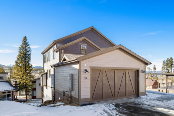 Moosehorn Downhill Cabin exterior garage